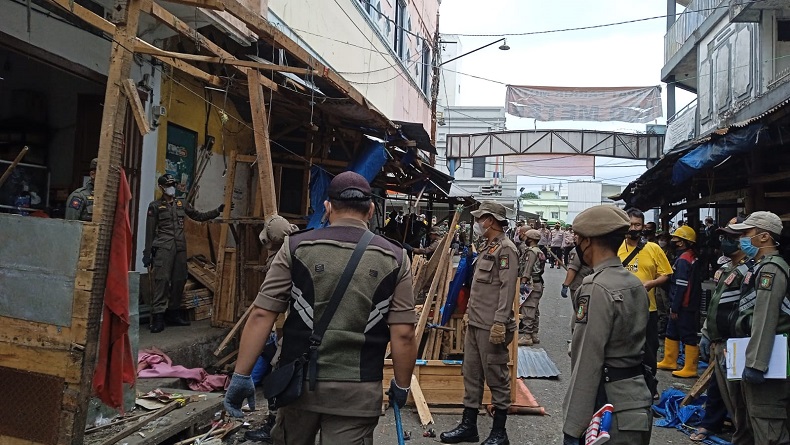233 Lapak PKL di Sukabumi Dibongkar Petugas, Pedagang Pasrah