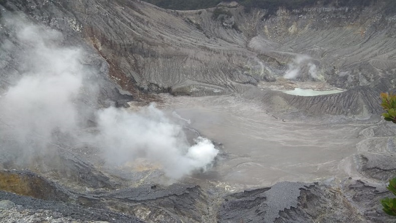 Kabar Gunung Tangkuban Parahu Semburkan Asap Solfatara, Ini Kata BPBD KBB