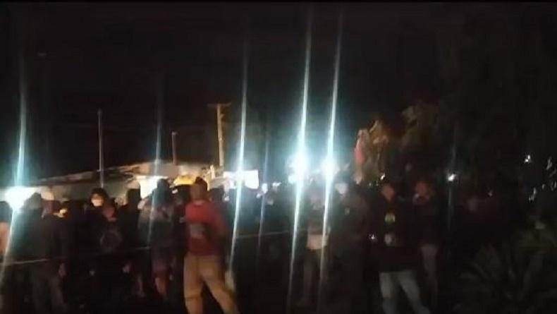 Demo Tolak Tambang di Parimo Berujung Ricuh Warga dan Aparat, 1 Tewas Tertembak