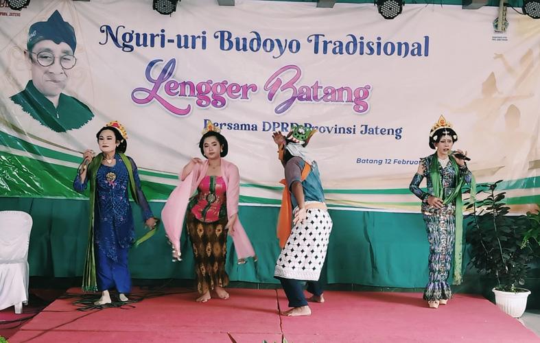 title Seniman Batang Didorong Bangkitkan Tari Lengger Bersaing dengan Kesenian Modern Seniman Batang Didorong Bangkitkan Tari Lengger Bersaing dengan Kesenian Modern