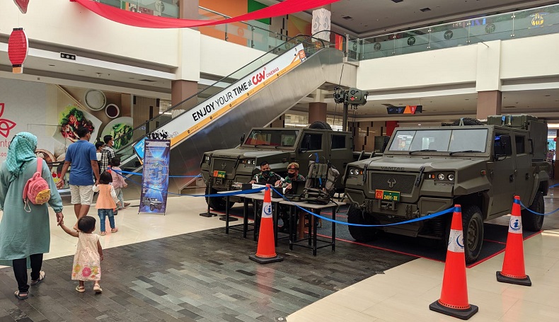title Keren, Vaksinasi di Cirebon Dipadukan Pameran Alutsista Pertahanan Udara Keren, Vaksinasi di Cirebon Dipadukan Pameran Alutsista Pertahanan Udara