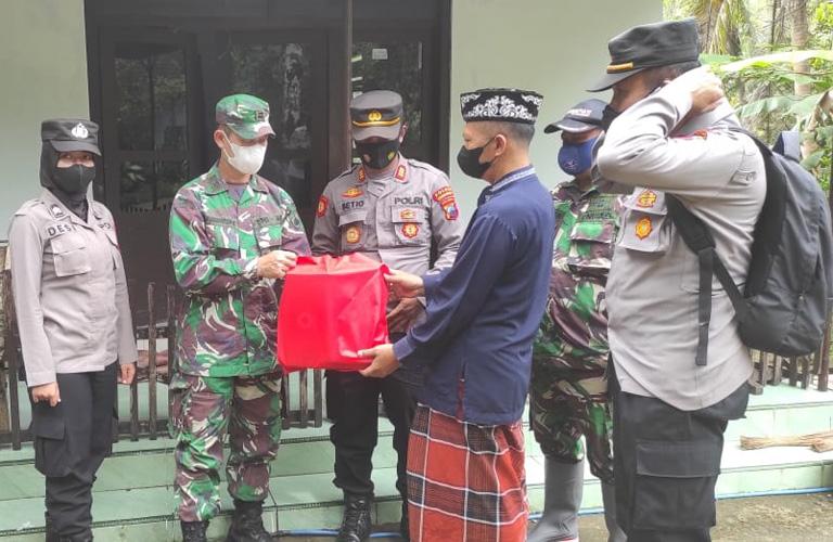 Upaya TN-Polri Jalin Komunikasi Warga Pro dan Kontra di Wadas: Bansos hingga Silaturahmi Kiai