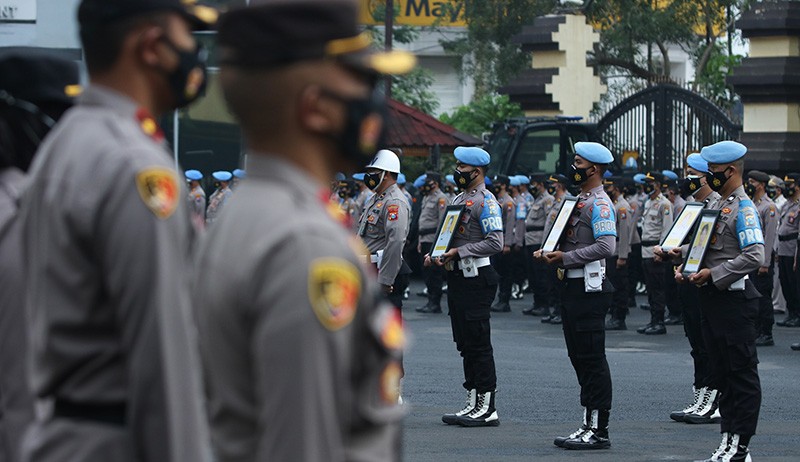Penampakan 12 Foto Polisi yang Dipecat karena Ragam Pelanggaran - Bagian 3
