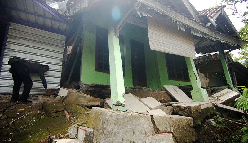 238 Rumah Rusak dan Akses Jalan Putus akibat Bencana Tanah Bergerak di Tegal - Bagian 2
