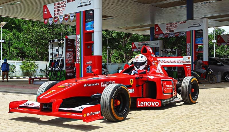 Penampakan Daihatsu S38 Dimodifikasi Menjadi Mobil Balap Ferrari Formula 1 - Bagian 3