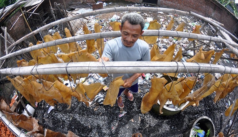 Geliat Produksi Kerupuk Rambak Kulit Sapi Andalan Warga Penanggulan Kendal - Bagian 2