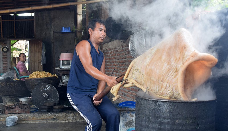 Geliat Produksi Kerupuk Rambak Kulit Sapi Andalan Warga Penanggulan Kendal - Bagian 4