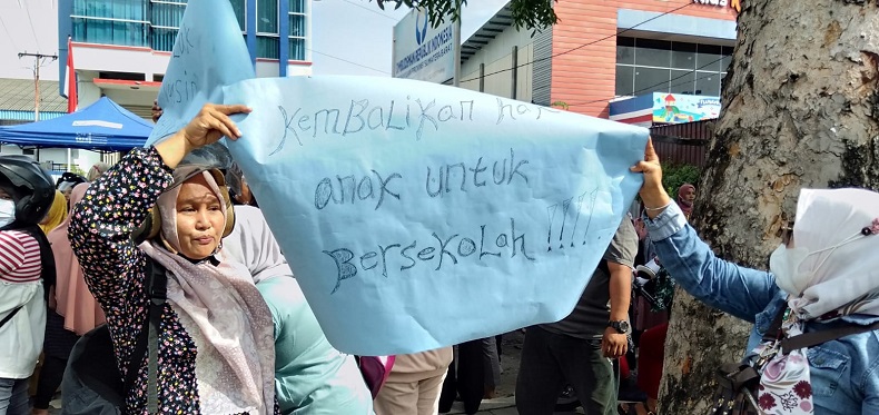 Puluhan Orang Tua Siswa di Padang Tolak Wajib Vaksinasi Anak untuk PTM