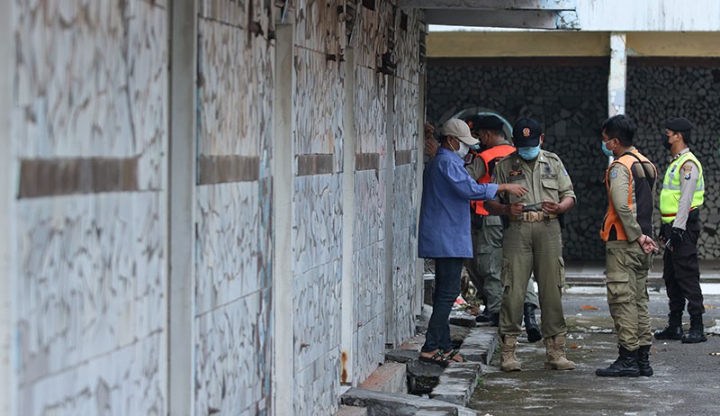 Satpol PP Razia Hotel Cari Pasangan Mesum saat Hari Valentine - Bagian 2