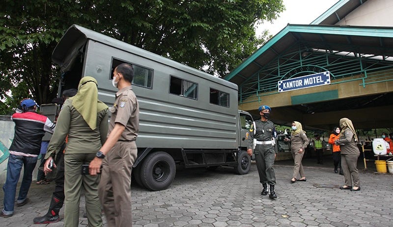 Satpol PP Razia Hotel Cari Pasangan Mesum saat Hari Valentine - Bagian 3