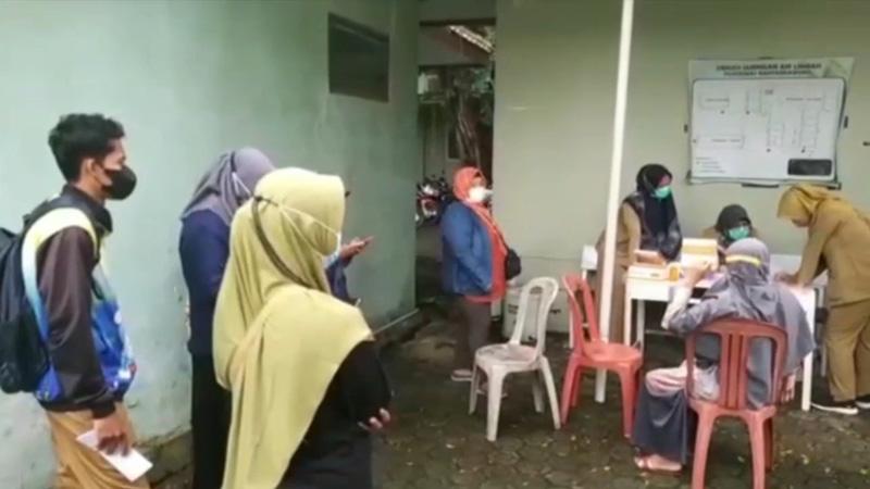 title Tenaga Pendidik Brebes Positif Covid-19 usai Bimtek di Solo Bertambah Jadi 134 Orang Tenaga Pendidik Brebes Positif Covid-19 usai Bimtek di Solo Bertambah Jadi 134 Orang