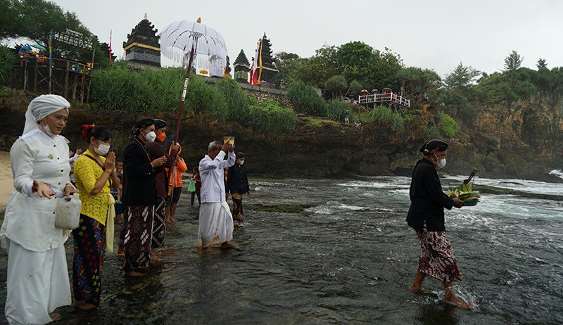 Upacara Melasti di Pura Segara Ukir Gunungkidul - Bagian 2