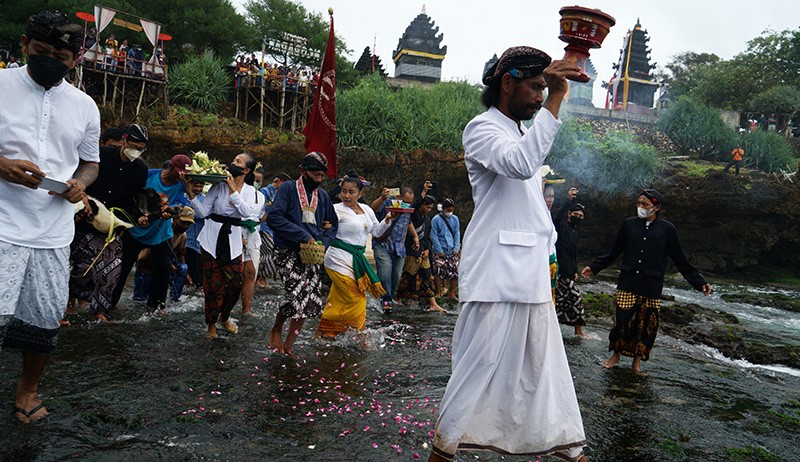 Upacara Melasti di Pura Segara Ukir Gunungkidul - Bagian 3