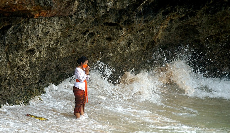 Upacara Melasti di Pura Segara Ukir Gunungkidul - Bagian 1
