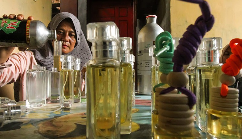 UMKM Parfum Minyak Nilam Bertahan di Tengah Pandemi - Bagian 1