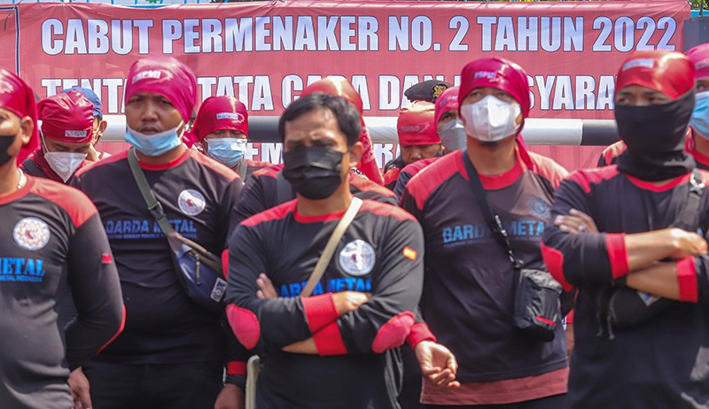 Tolak Pencairan JHT di Usia 56 Tahun, Ratusan Buruh Datangi Kantor Kemnaker - Bagian 4