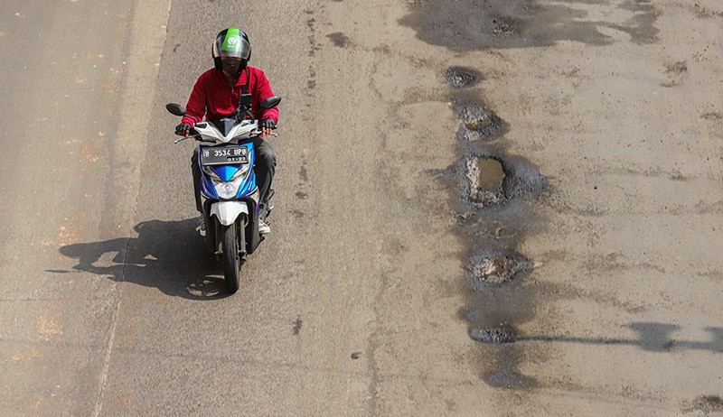 Waspada, Jalan Berlubang di Jalan Rasuna Said Membahayakan Pengendara - Bagian 2