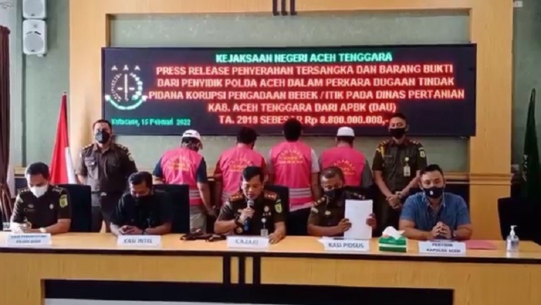 Tersangka Korupsi Pengadaan Bebek Rp8 8 Miliar Dilimpahkan Ke Kejaksaan