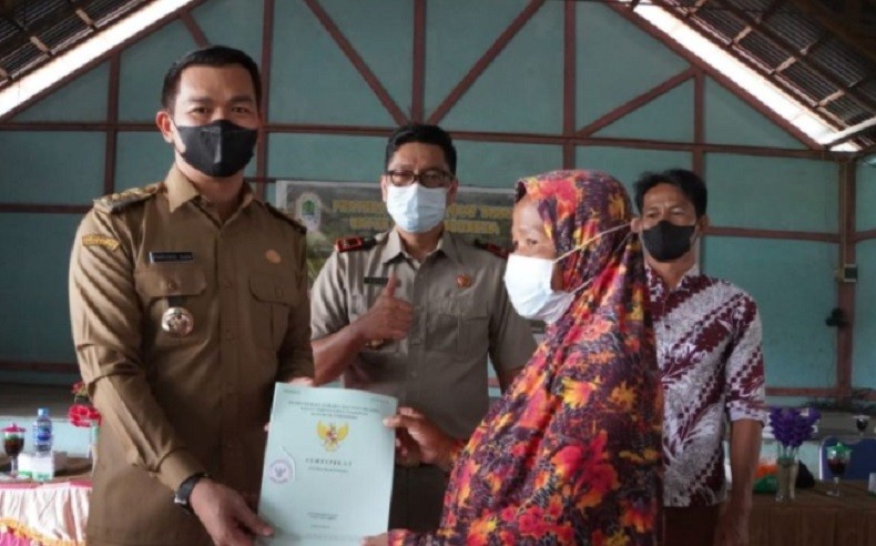 title Tanahnya Jadi Akses ke IKN, Warga Putussibau Selatan Dapat Sertifikat Gratis Tanahnya Jadi Akses ke IKN, Warga Putussibau Selatan Dapat Sertifikat Gratis