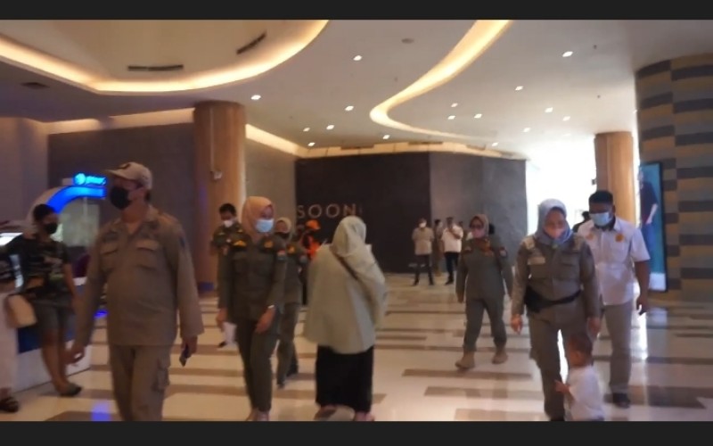 Palembang PPKM Level 3, Satpol PP Razia Prokes di Mal