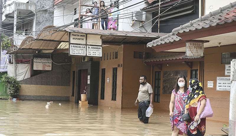Penampakan dari Udara Ratusan Rumah di Pondok Gede Banjir Hampir 1 Meter - Bagian 5