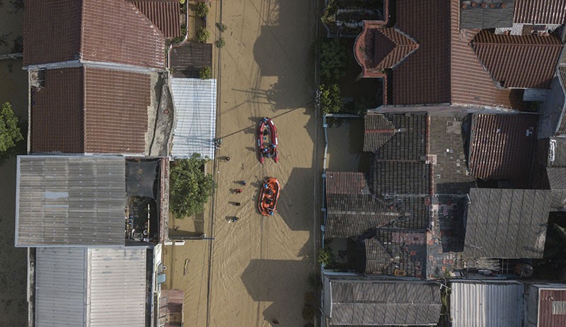 Penampakan dari Udara Ratusan Rumah di Pondok Gede Banjir Hampir 1 Meter - Bagian 3