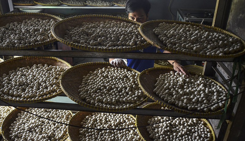 Ukuran Tahu Bulat Mengecil akibat Harga Kedelai Naik - Bagian 1