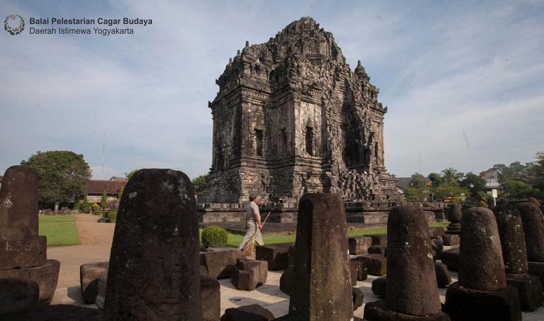 title Candi Kalasan, Bukti Kekuasaan Rakai Panangkaran di Mataram Kuno Candi Kalasan, Bukti Kekuasaan Rakai Panangkaran di Mataram Kuno