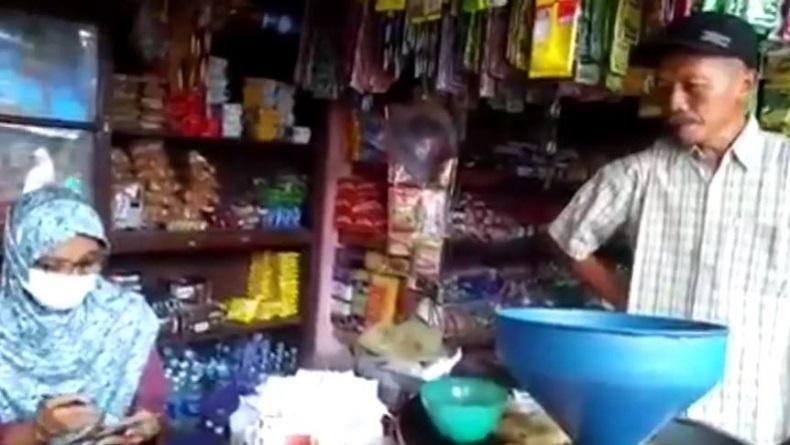 Viral, Seorang Warga di Blora Ngomel Tak Dapat Minyak Goreng di Toko Sembako  