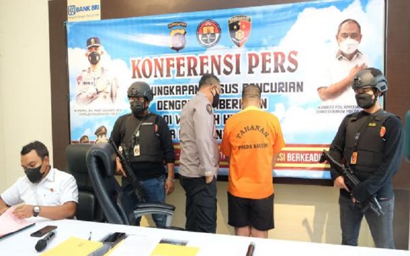 Bobol ATM dapat Rp2,4 Miliar, Pria Ini Beli Pakaian dan Liburan ke Bali