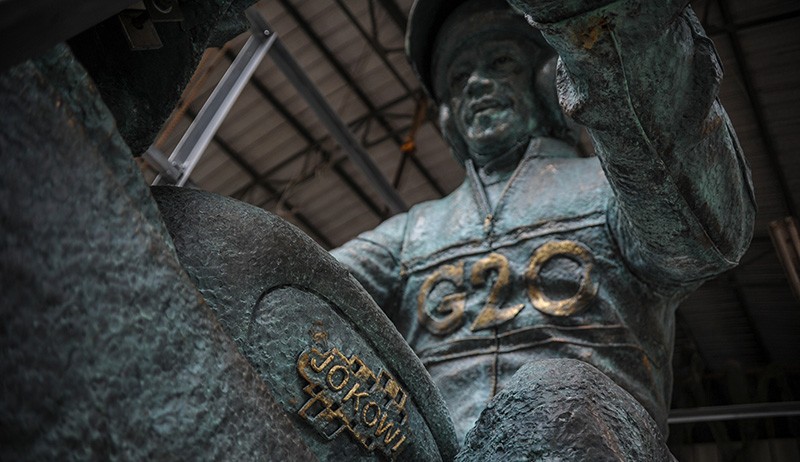 Penampakan Patung Jokowi Naik Motor Siap Dipajang di Sirkuit Mandalika - Bagian 3