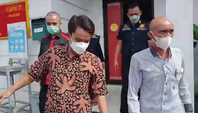 Bejat! Kepala Desa di Lampung Selatan Cabuli Staf di Kantor dan Ambulans 