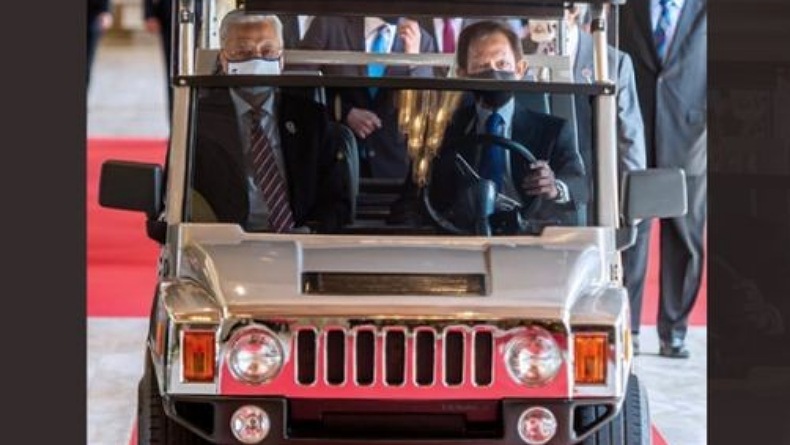 Seru, Netizen Malaysia dan Brunei Cekcok Gegara Postingan PM Ismail Naik Hummer