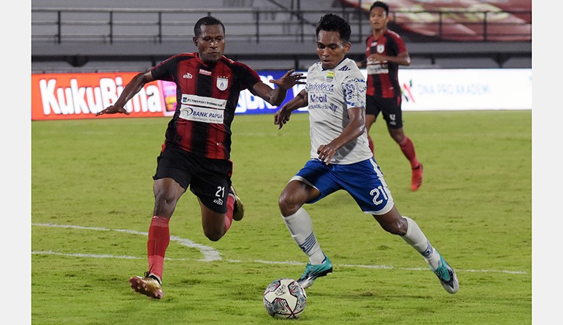Persib Bandung Kalahkan Persipura Jayapura 3-0 - Bagian 3