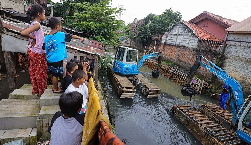 PTUN Jakarta Perintahkan Gubernur Anies Lanjutkan Pengerukan Kali Mampang - Bagian 2