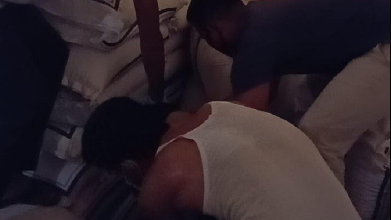 Pasutri Ditemukan Tewas Tertimbun Karung Pupuk, saat Dievakuasi Posisinya Mengenaskan