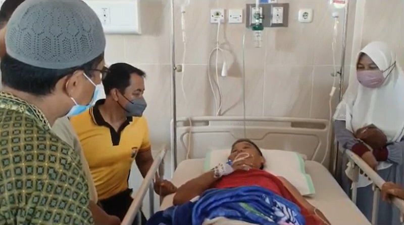 title Pembacokan Ketua MUI di Banyuwangi karena Sakit Hati, Begini Ceritanya  Pembacokan Ketua MUI di Banyuwangi karena Sakit Hati, Begini Ceritanya