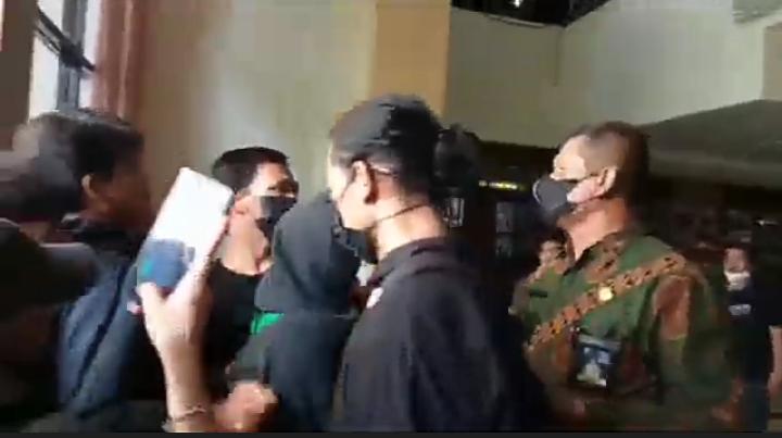 Tuntut Perpanjangan Waktu Bayar UKT, Mahasiswa UIN Makassar Saling Pukul dengan Keamanan Kampus