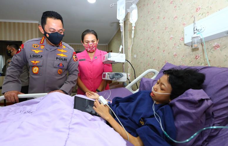 Jenguk Sinta Aulia, Kapolri: Kalau Ada Apa-apa Bilang sama Pak Dokter