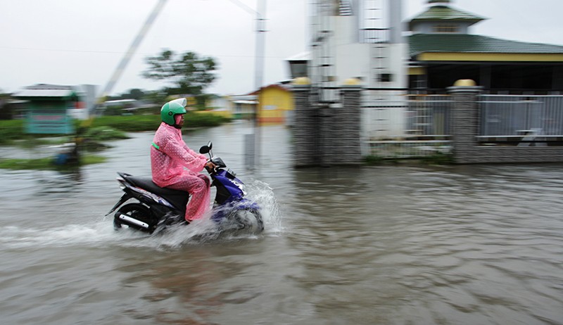 Hujan Sejak Minggu, Jalanan Kabupaten Gowa Terendam Banjir - Bagian 2