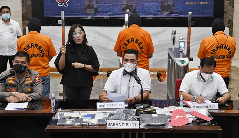 Ini 3 Tersangka Penipuan Investasi Robot Trading Bodong Sebesar Rp1,2 Triliun - Bagian 1