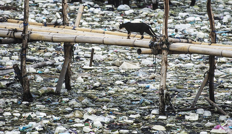 Kampung Nelayan Cilincing Dikelilingi Sampah - Bagian 3