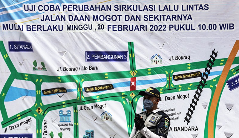 Uji Coba Sistem Satu Arah Jalan Daan Mogot Menuju Akses Tol Cengkareng - Bagian 2