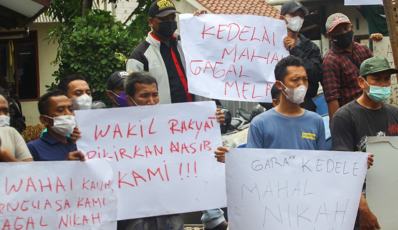 Pengusaha Tempe dan Tahu Tuntut Pemerintah Turunkan Harga Kedelai - Bagian 3