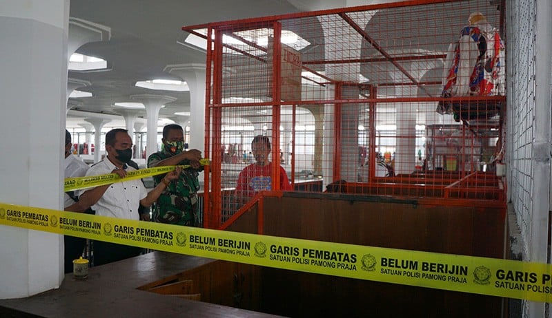 Ratusan Lapak Pedagang Pasar Johar Semarang Disegel, Ini Penyebabnya - Bagian 2