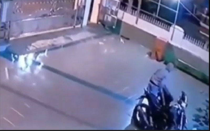 Viral Pria Palembang Curi Motor di Masjid, Aksinya Dalam Hitungan Detik