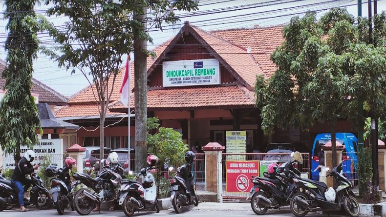 Sejumlah Peralatan Rusak, Layanan di Kantor Dindukcapil Rembang Tersendat 
