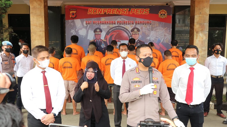 Transaksi via Medsos, 14 Tersangka Pengedar Narkoba di Kabupaten Bandung Ditangkap