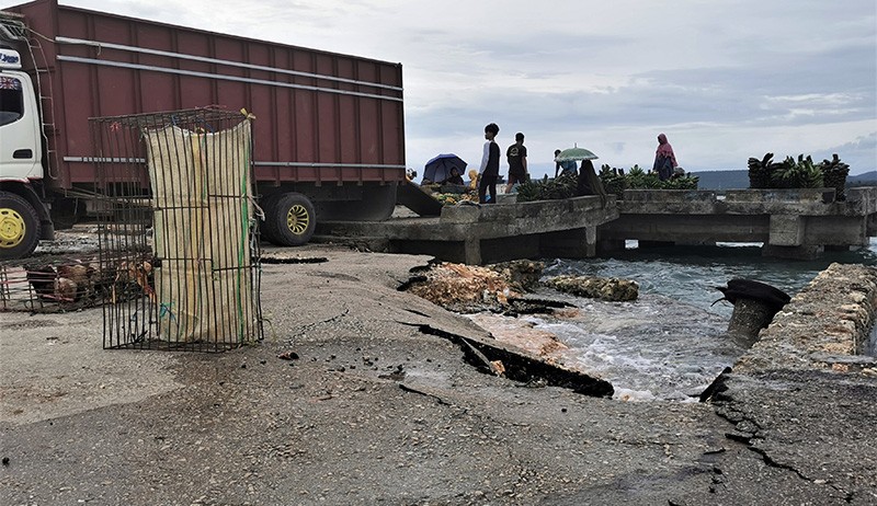 Ratusan Kios Pedagang Pasar Wameo Baubau Luluh Lantak Diterjang Gelombang Tinggi - Bagian 2