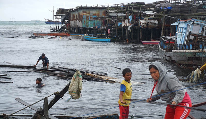 Penampakan Rumah Hanyut dan Rusak Diterjang Gelombang Tinggi di Kota Sorong - Bagian 3